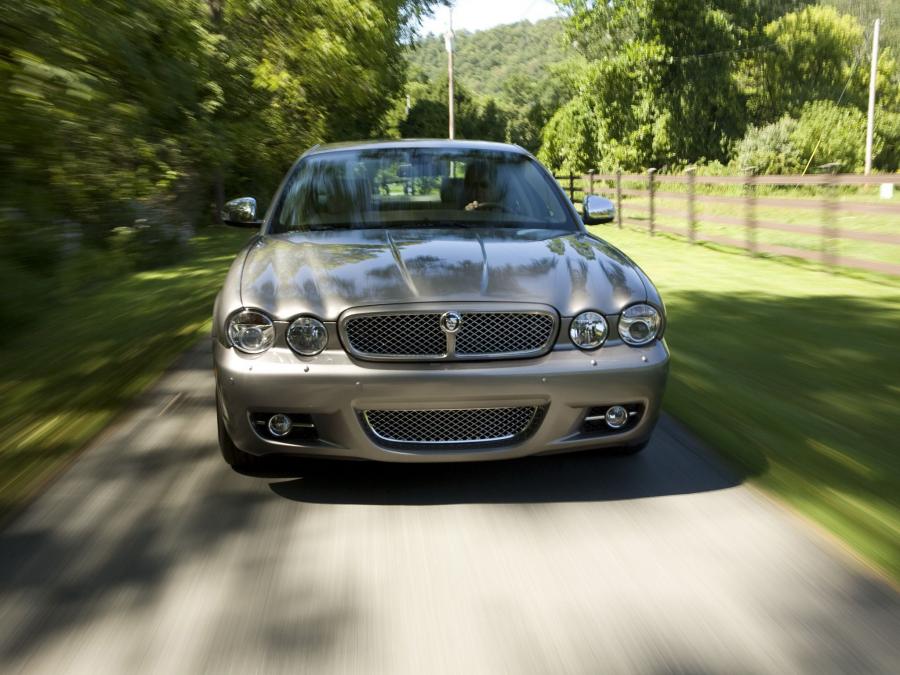  Jaguar XJ Vanden Plas 2008 года  (фото 3 из 6)